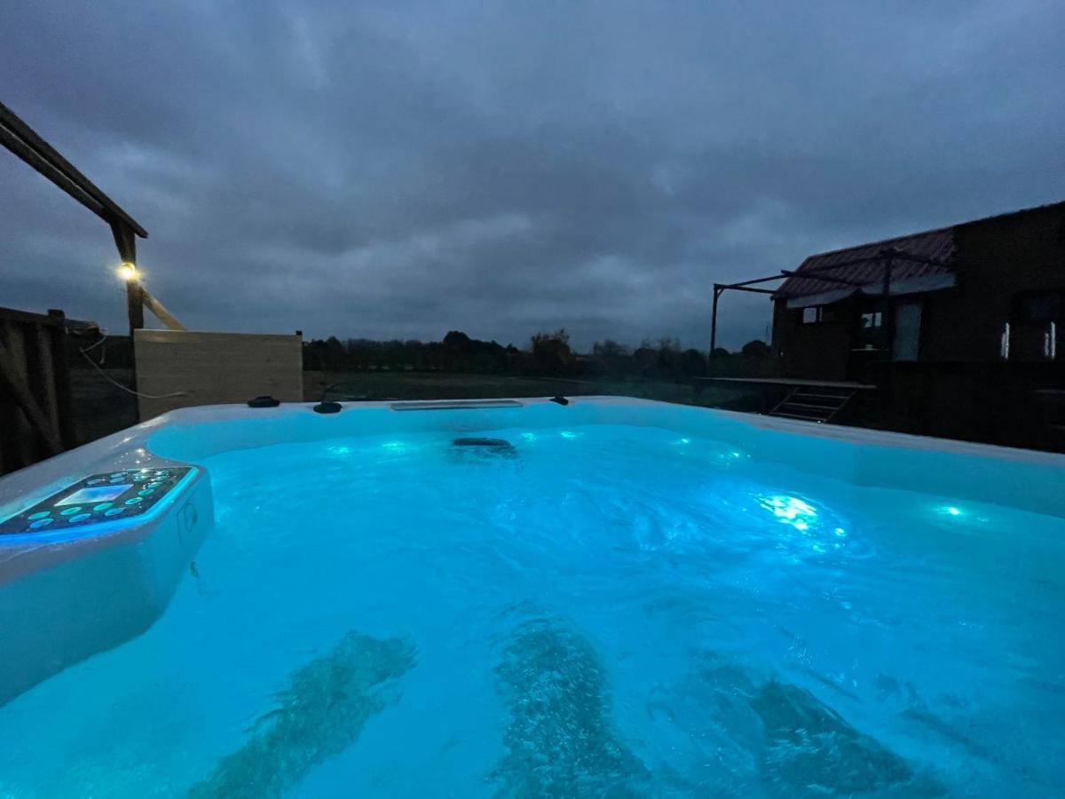 Myinsolite - Tiny-House, Jacuzzi, Brasero, Piscine 에그모르트 외부 사진