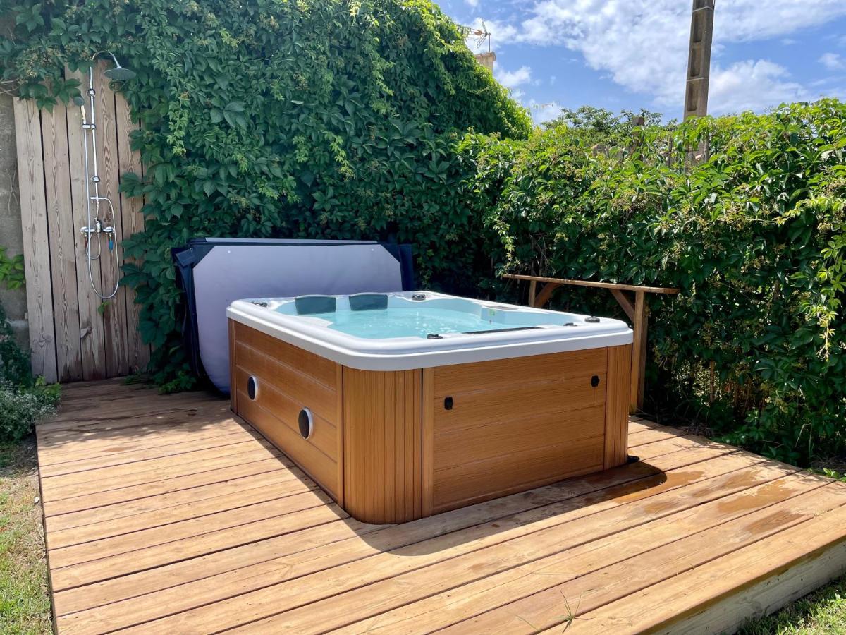 Myinsolite - Tiny-House, Jacuzzi, Brasero, Piscine 에그모르트 외부 사진
