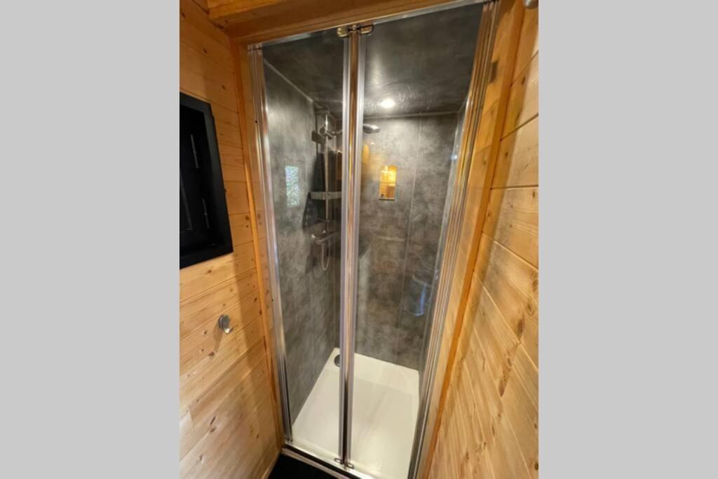 Myinsolite - Tiny-House, Jacuzzi, Brasero, Piscine 에그모르트 외부 사진