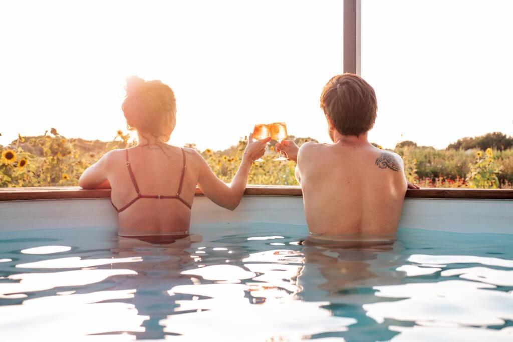 Myinsolite - Tiny-House, Jacuzzi, Brasero, Piscine 에그모르트 외부 사진